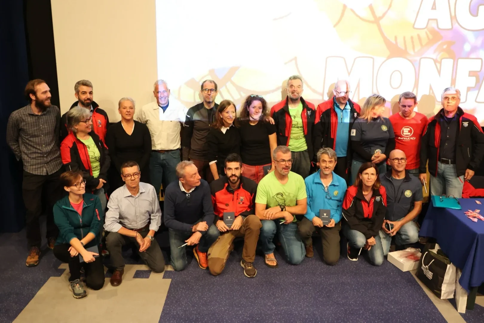 027 nuovi aag gruppo - CAI Alpinismo Giovanile Veneto e Friuli-Venezia Giulia