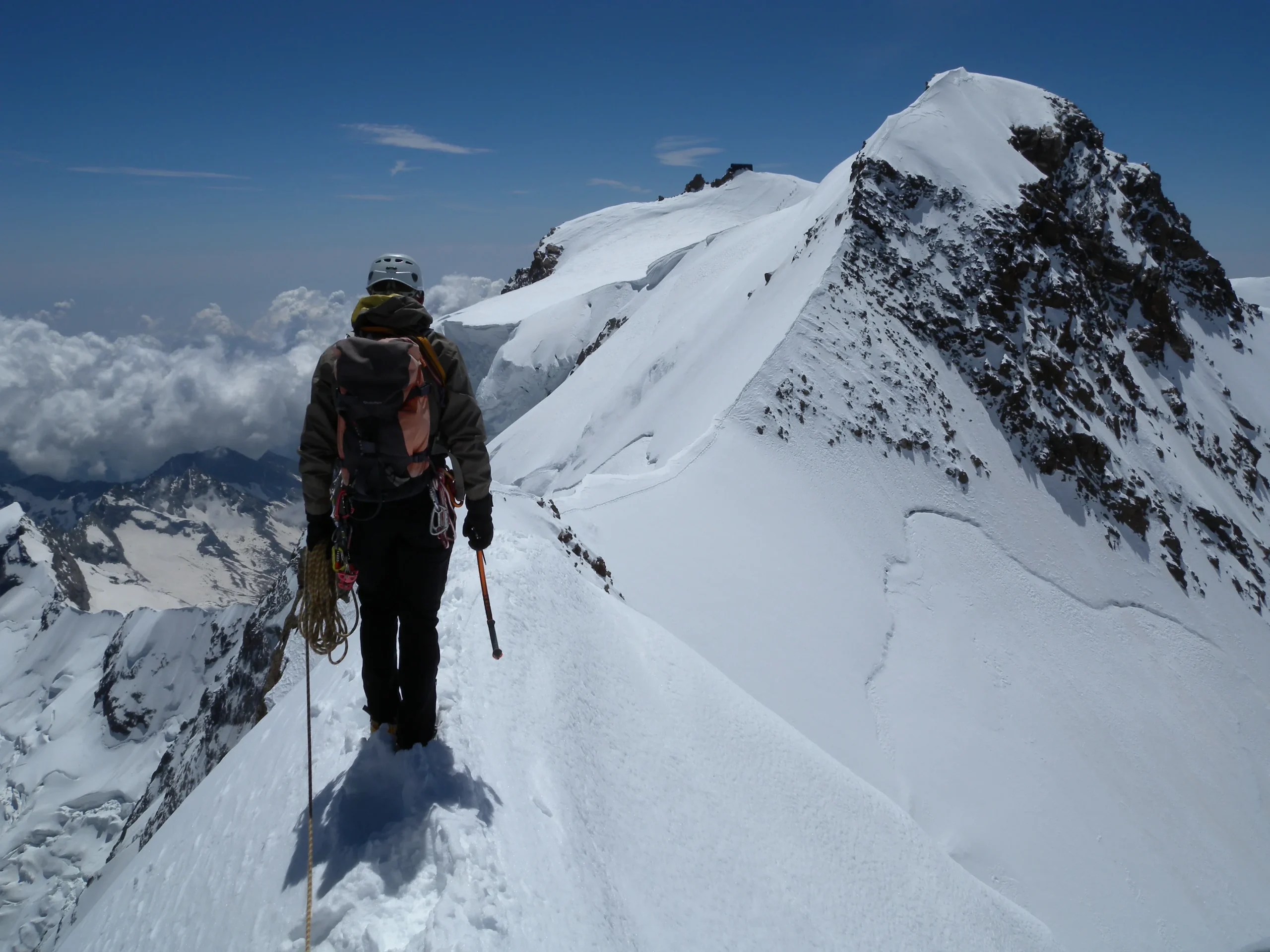 dalla punta dufour a sx alla zumstein a dx monte rosa luca calzo scaled - CAI Piemonte