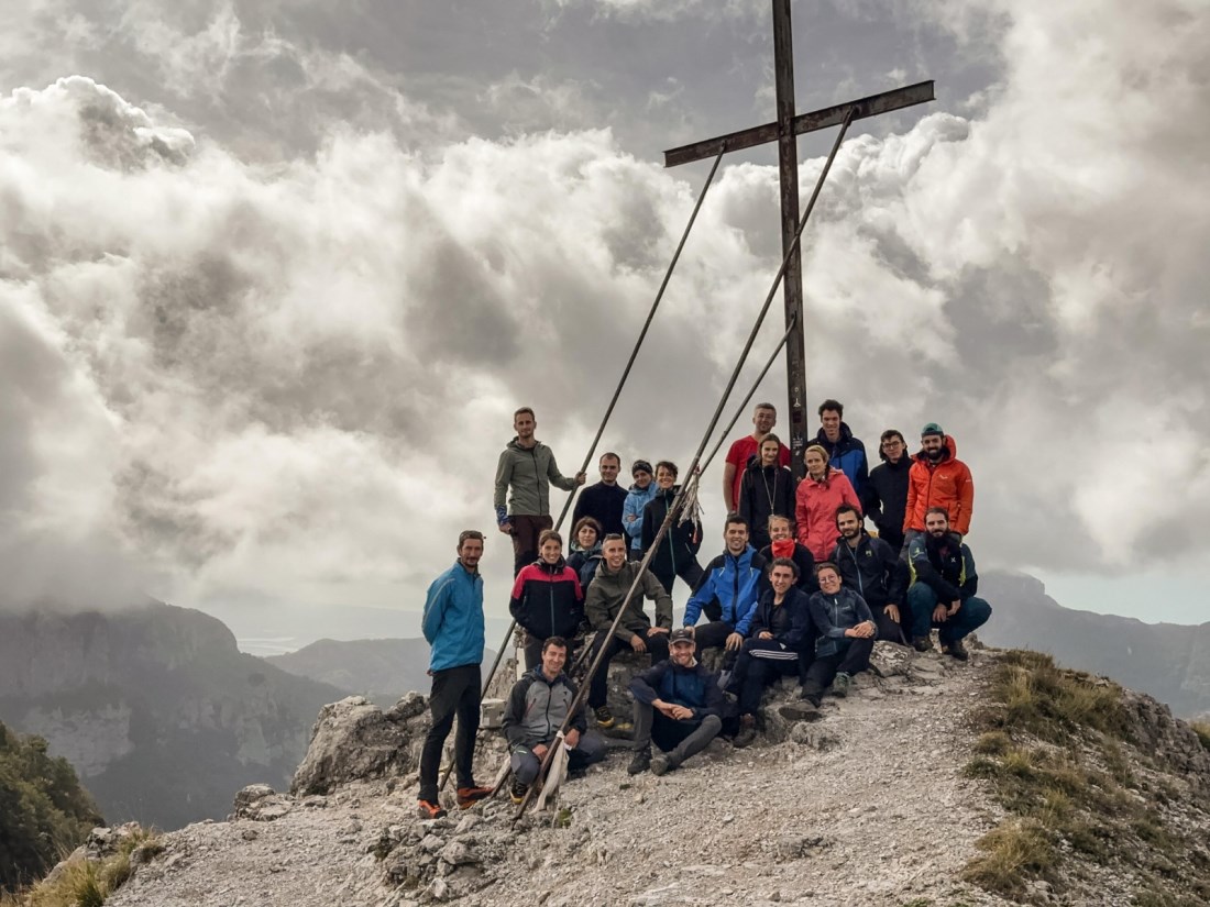 Veronica Pierotti foto di gruppo sulla cima del Monte Forato DOMENICA